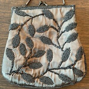 CAROLYNE BARTON SATIN BEADED CROSSBODY EVENING BAG Gray Gunmetal Floral